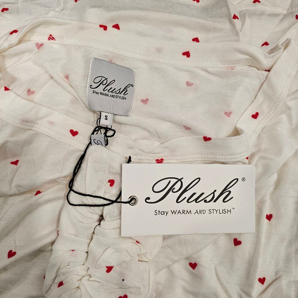 Revolve Plush Pajama Set Size S White Red Heart Print - Picture 2 of 8